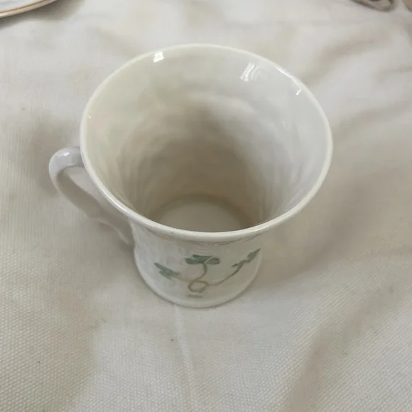 Belleek Vintage Baby Shamrock cup mug mint condition - Picture 3 of 3